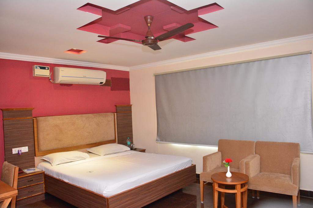 Hotel Pams Mayiladuthurai Buitenkant foto