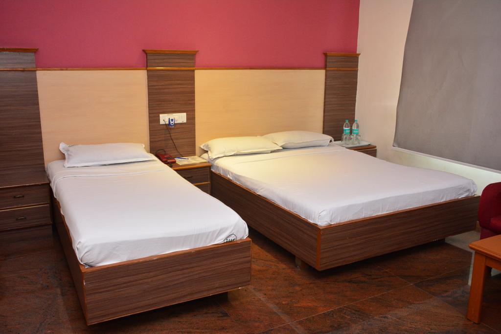 Hotel Pams Mayiladuthurai Buitenkant foto