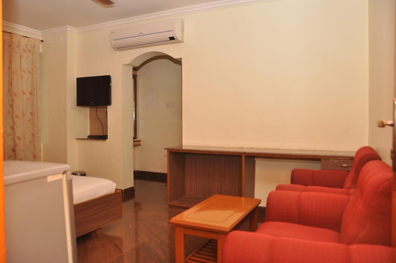 Hotel Pams Mayiladuthurai Buitenkant foto