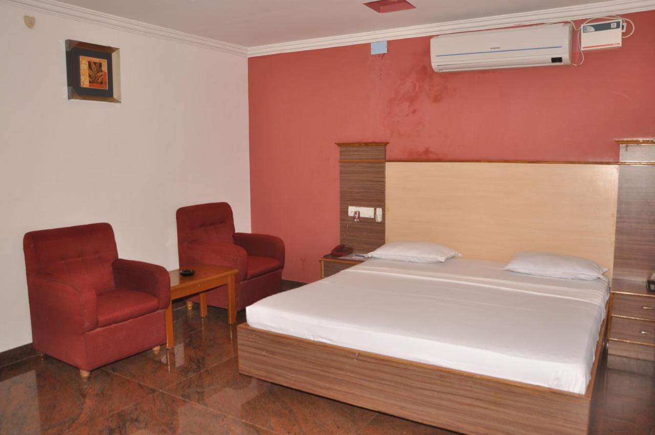 Hotel Pams Mayiladuthurai Buitenkant foto