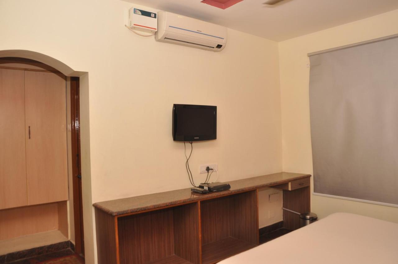 Hotel Pams Mayiladuthurai Buitenkant foto