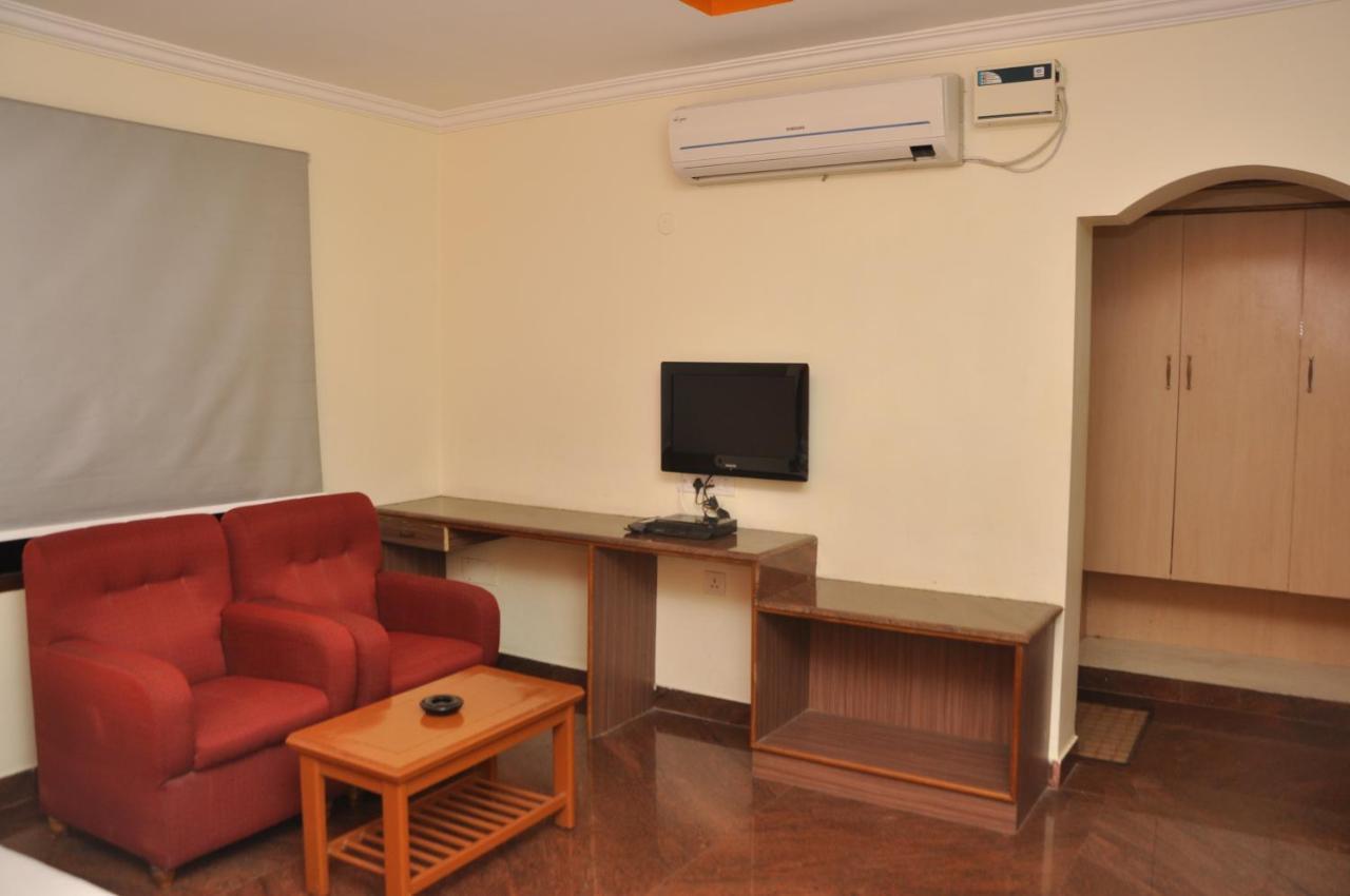 Hotel Pams Mayiladuthurai Buitenkant foto