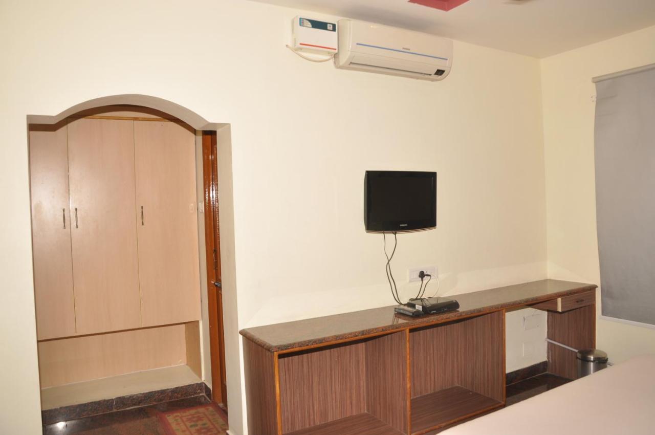 Hotel Pams Mayiladuthurai Buitenkant foto