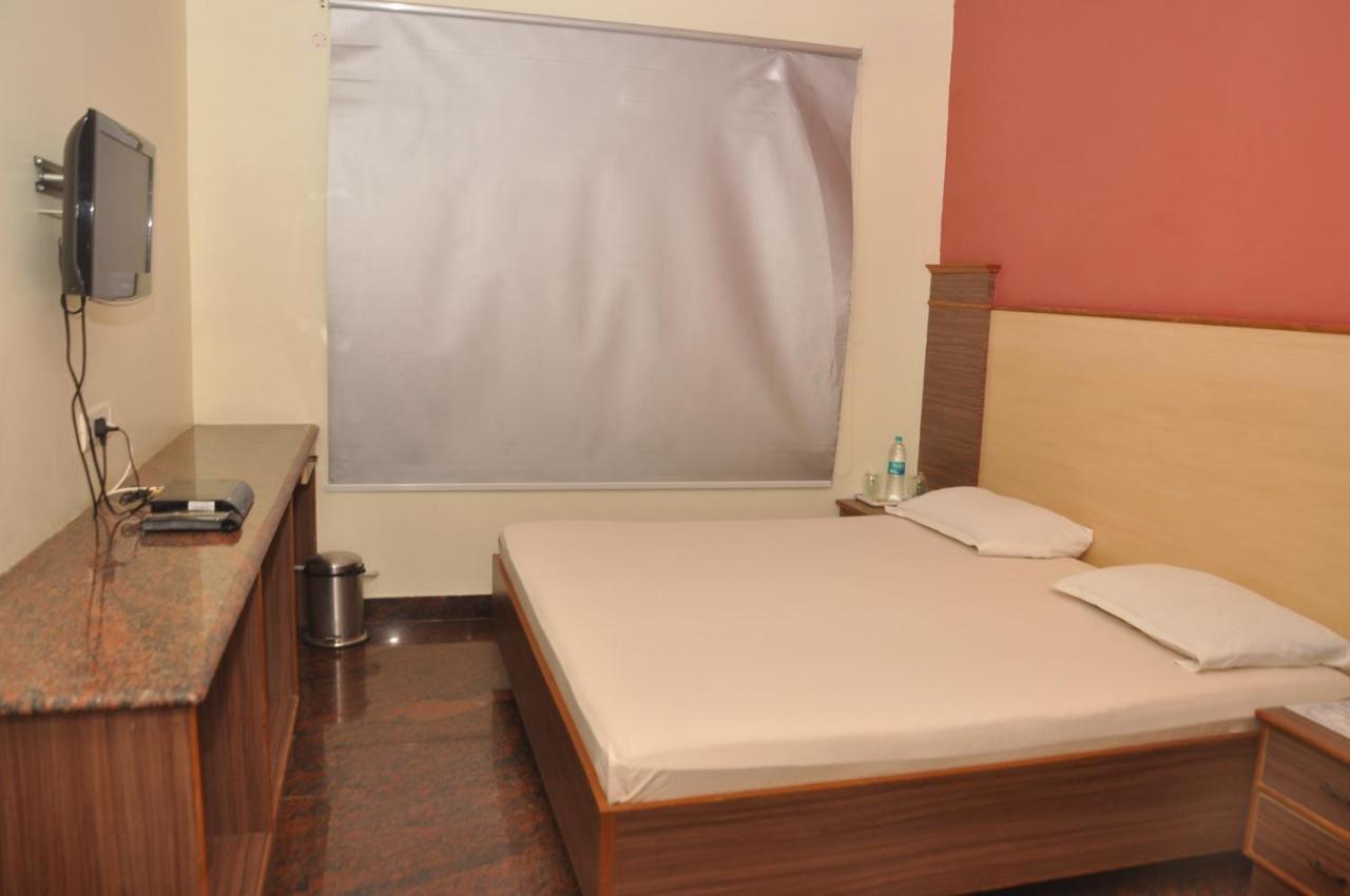 Hotel Pams Mayiladuthurai Buitenkant foto