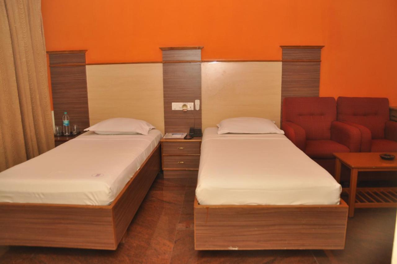 Hotel Pams Mayiladuthurai Buitenkant foto