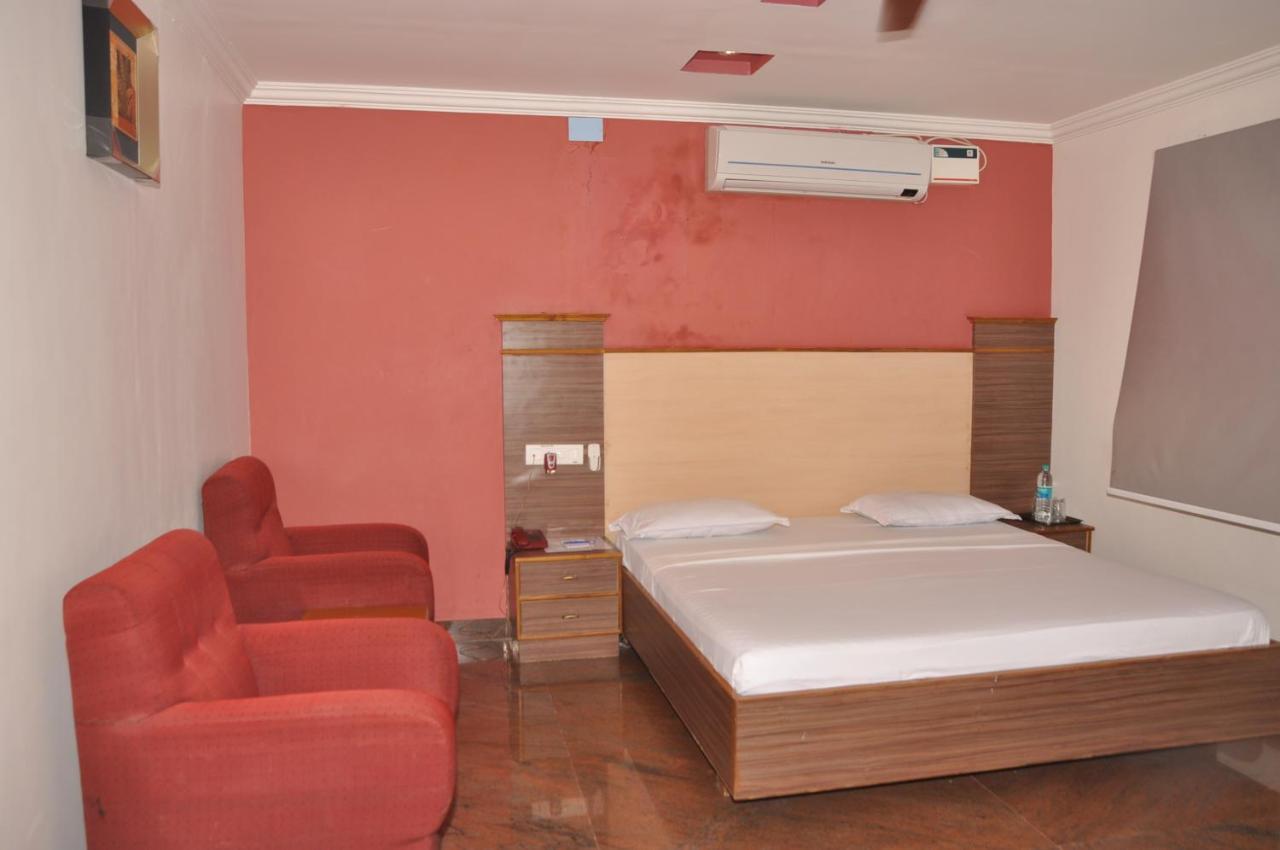 Hotel Pams Mayiladuthurai Buitenkant foto