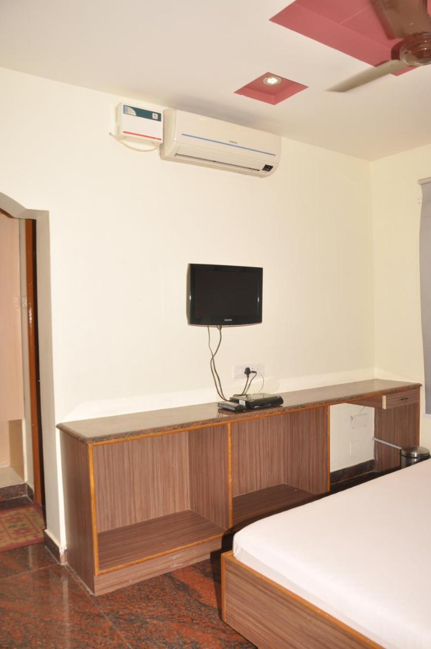 Hotel Pams Mayiladuthurai Buitenkant foto