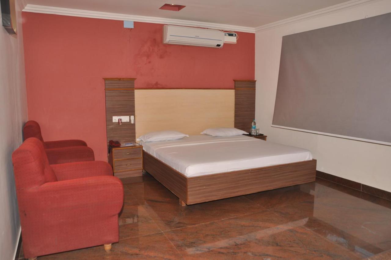 Hotel Pams Mayiladuthurai Buitenkant foto