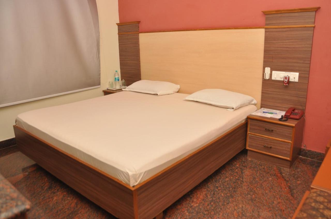 Hotel Pams Mayiladuthurai Buitenkant foto