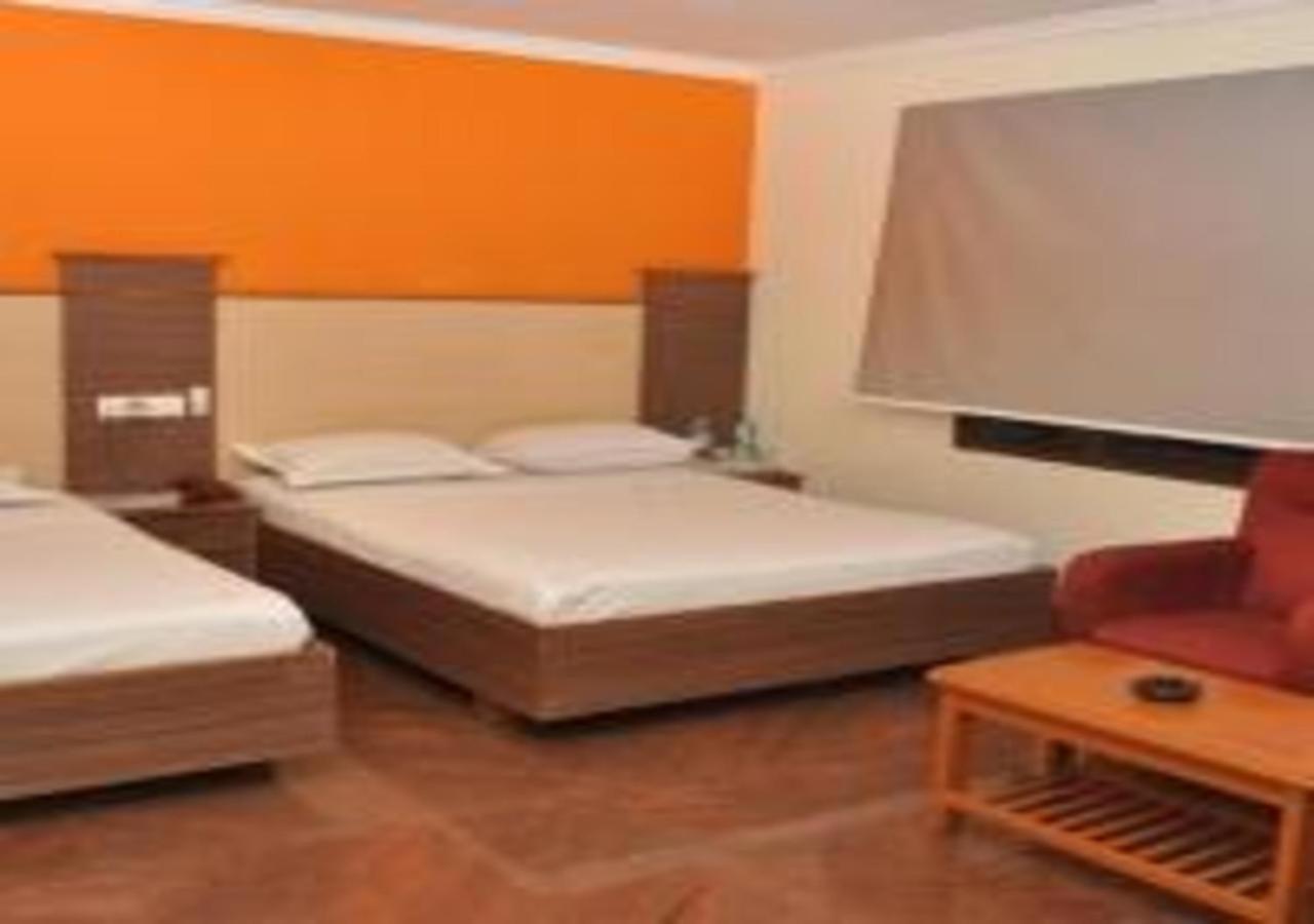 Hotel Pams Mayiladuthurai Buitenkant foto
