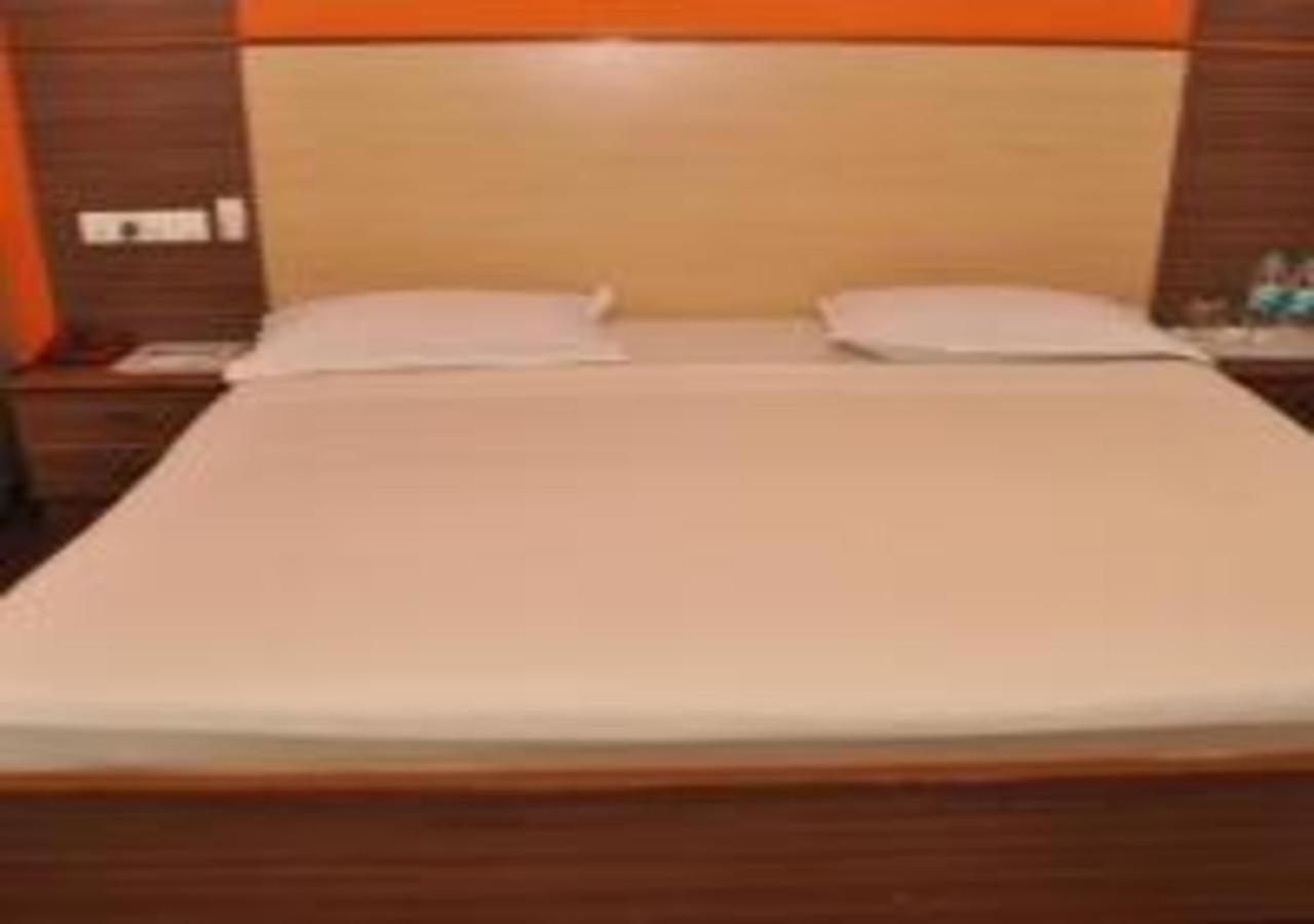 Hotel Pams Mayiladuthurai Buitenkant foto