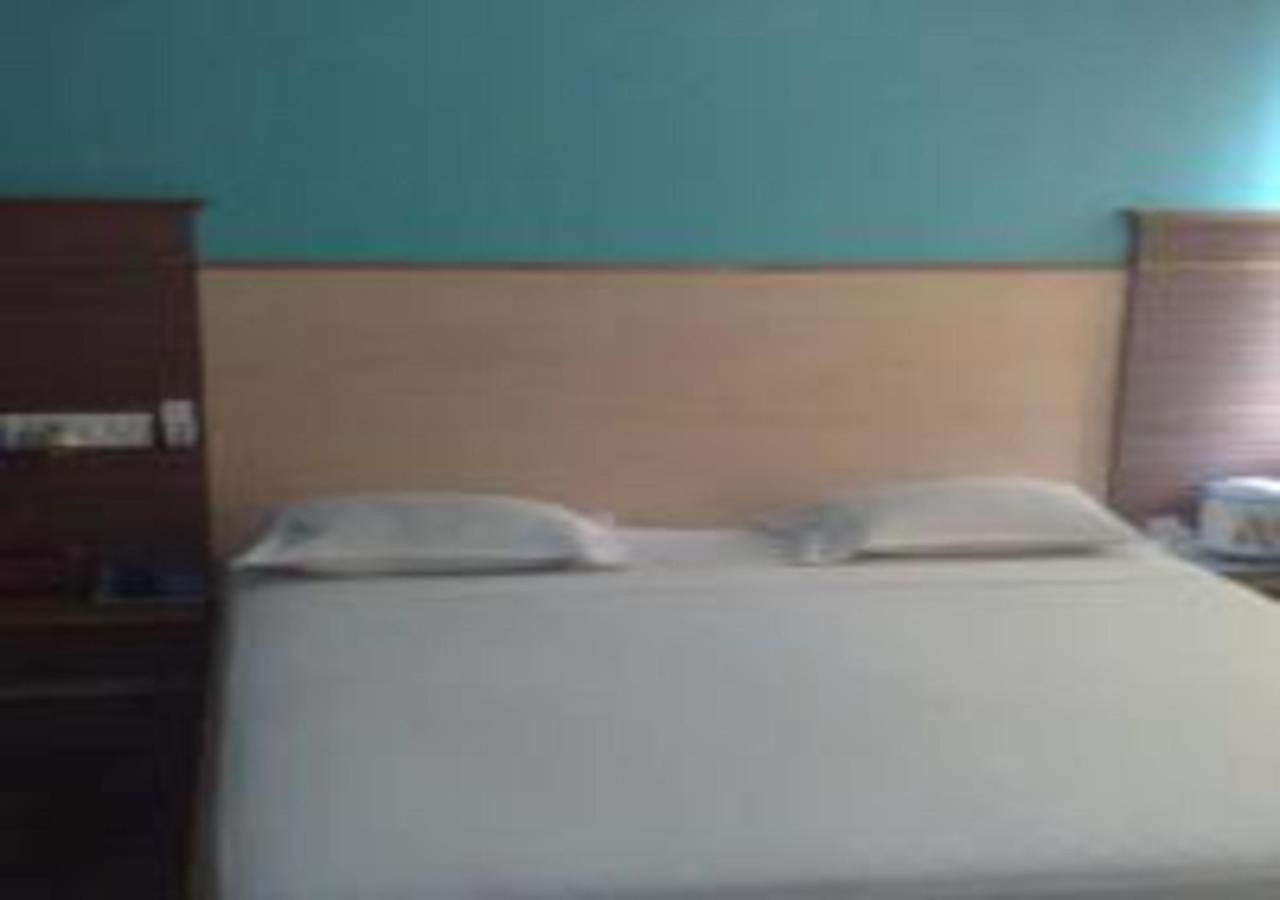 Hotel Pams Mayiladuthurai Buitenkant foto
