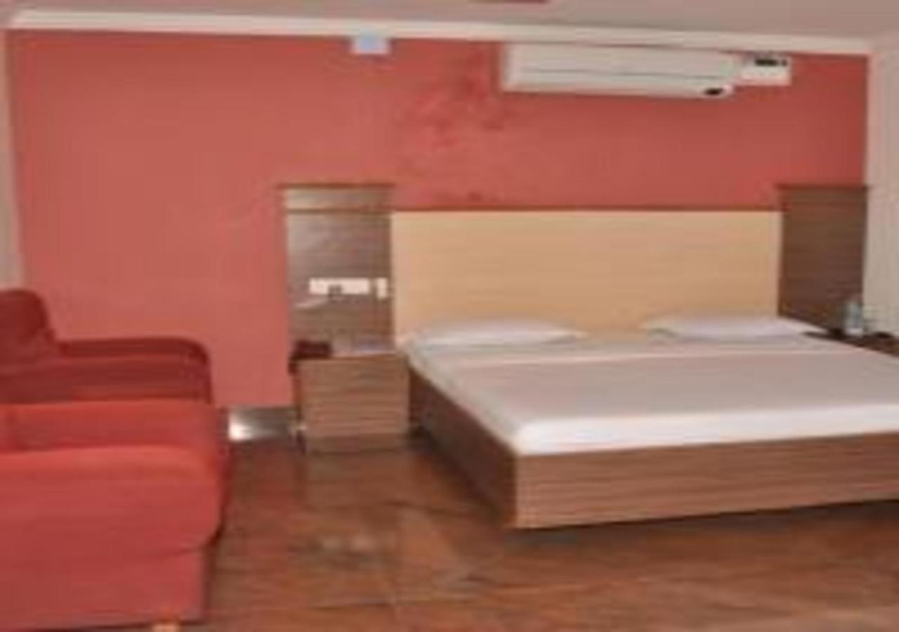Hotel Pams Mayiladuthurai Buitenkant foto